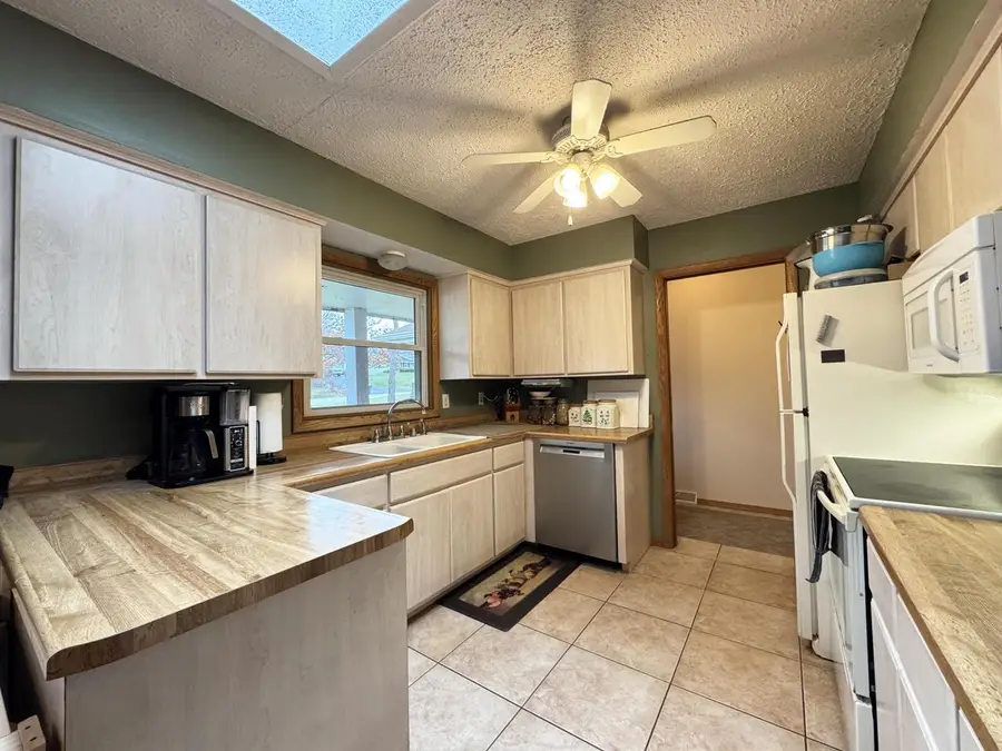 W300S2975 Snowdon DRIVE, Waukesha, WI 53188 - #3