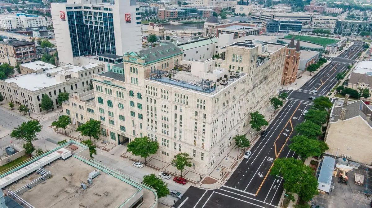 270 E Highland AVENUE #622, Milwaukee, WI 53202 - #1