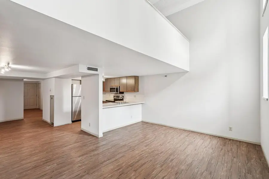 270 E Highland AVENUE #622, Milwaukee, WI 53202 - #2