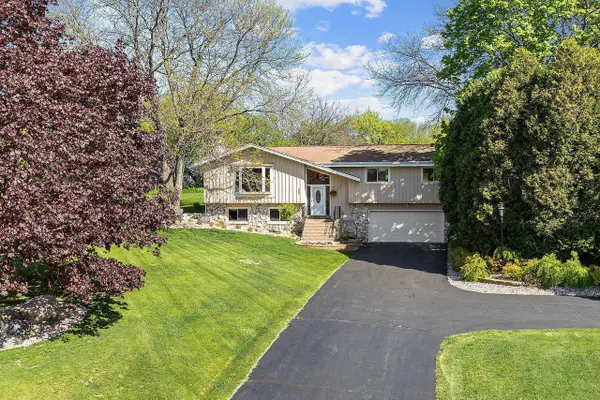 21710 W Ann Louise COURT, New Berlin, WI 53146