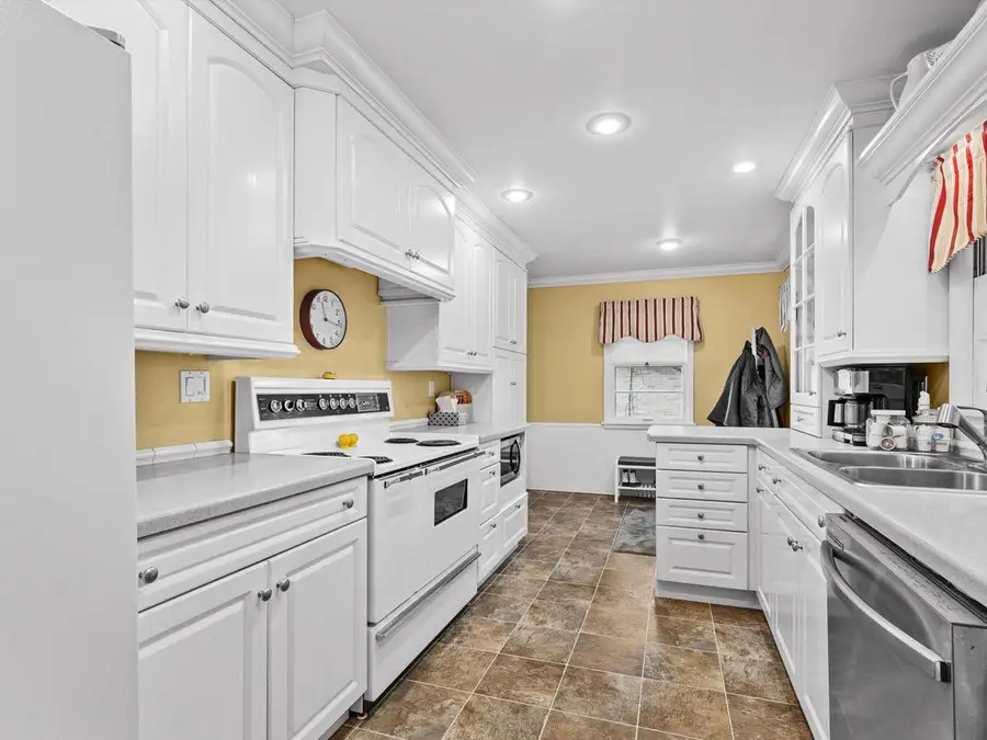 1616 Ahrens STREET, Manitowoc, WI 54220 - #2