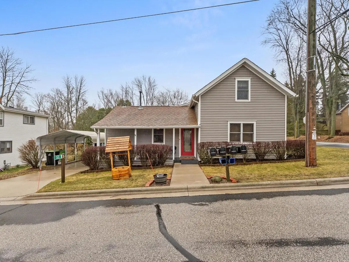 265 Lincoln AVENUE, Cleveland, WI 53015 - #1