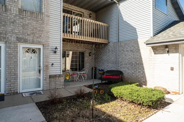 9390 W Loomis ROAD ##3, Franklin, WI 53132