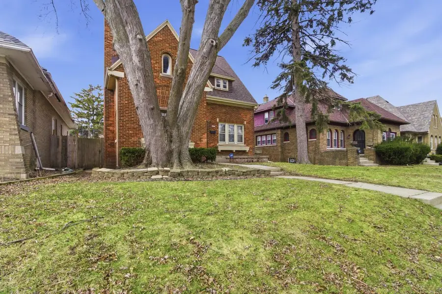 4169 N 14th STREET, Milwaukee, WI 53209 - #3