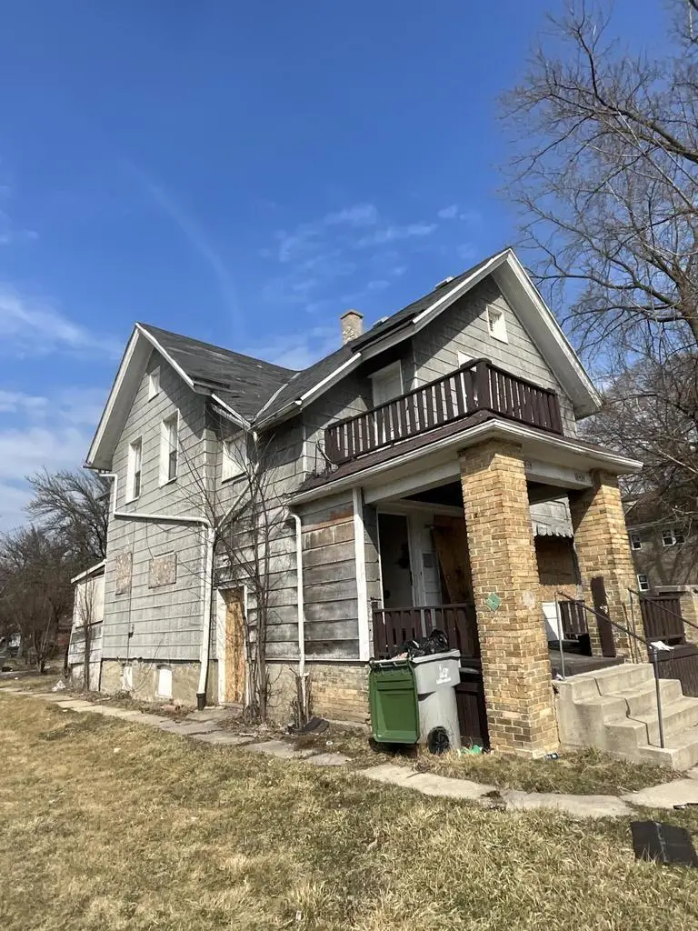 2450 W Keefe AVENUE #2452, Milwaukee, WI 53206 - #2