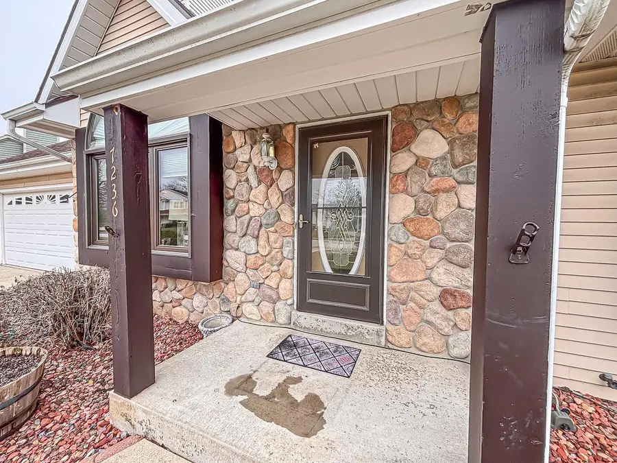 7236 S Hillendale DRIVE, Franklin, WI 53132 - #2