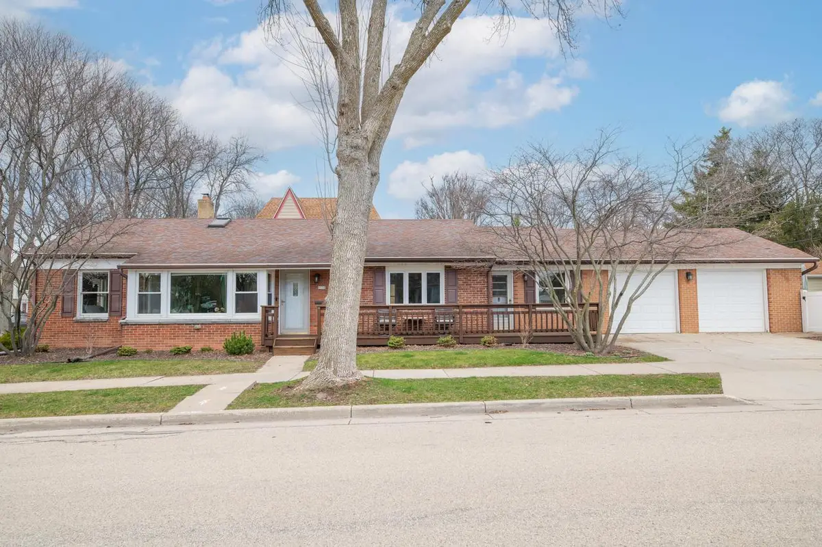 8330 W Meinecke AVENUE, Wauwatosa, WI 53213 - #1