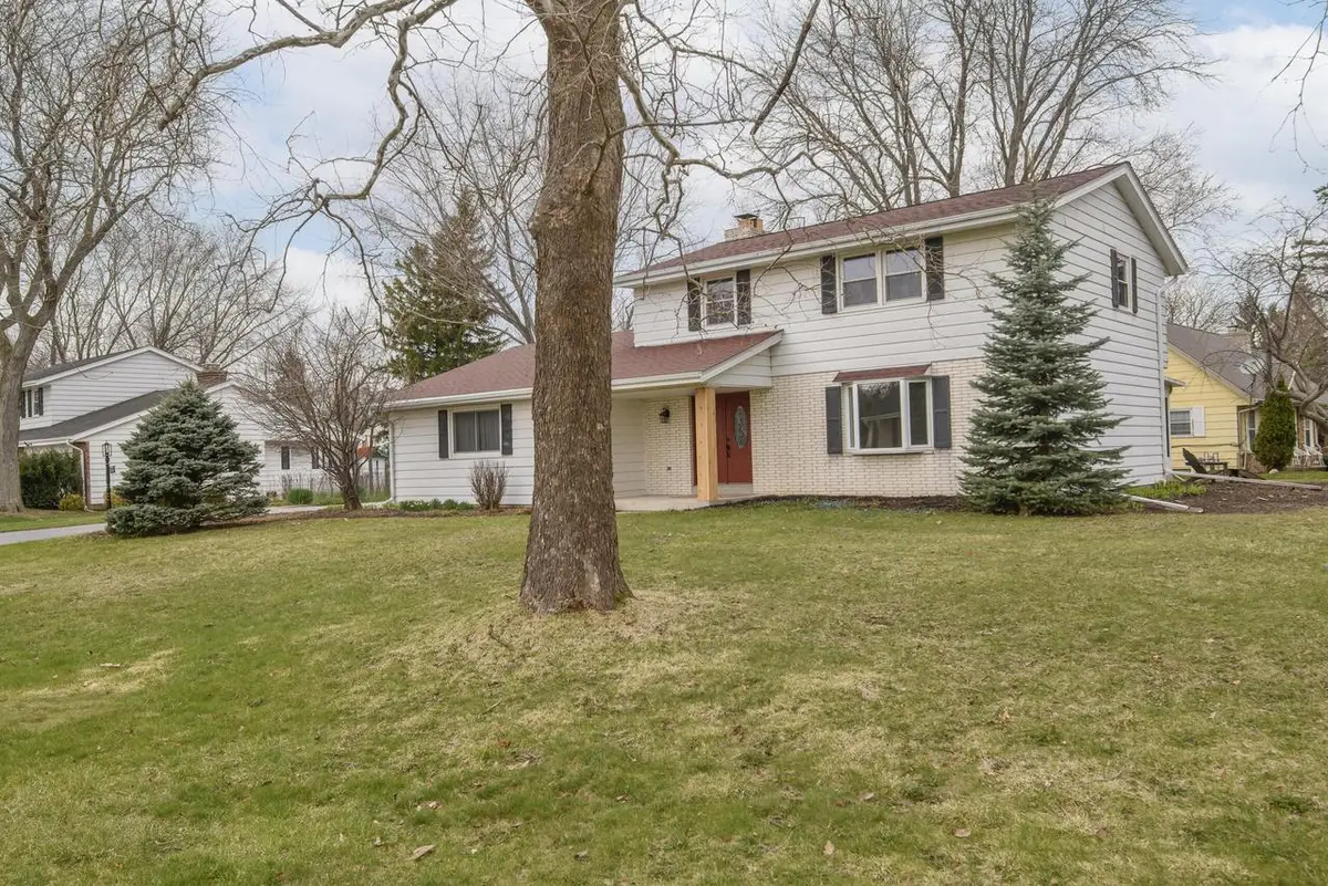 21300 Astolat DRIVE, Brookfield, WI 53045 - #1