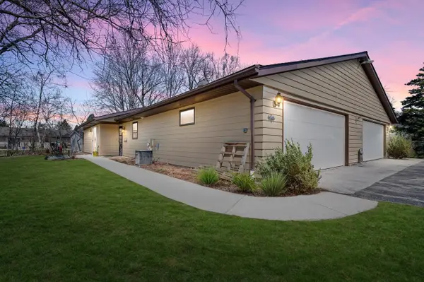 710 St Paul DRIVE, Slinger, WI 53086