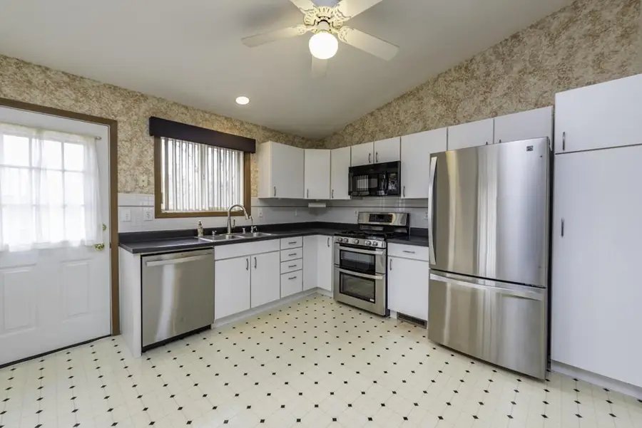 9950 11th AVENUE, Pleasant Prairie, WI 53158 - #3