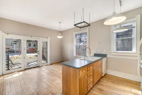 1566 N Warren AVENUE #1568, Milwaukee, WI 53202