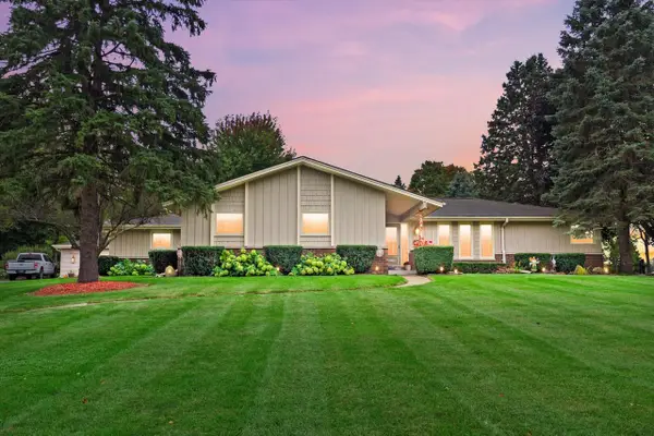 N8W27287 Woodridge LANE, Waukesha, WI 53188