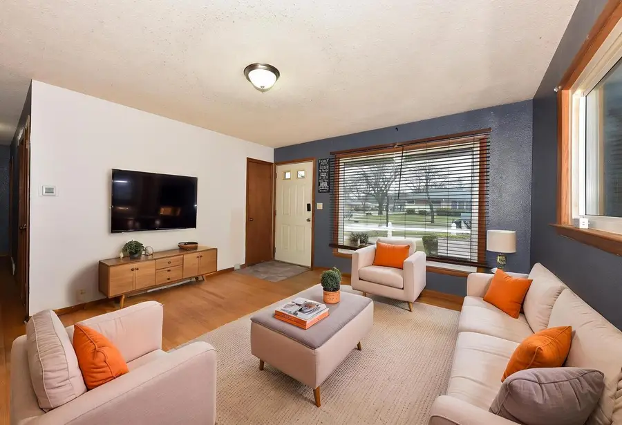 10529 W Caldwell AVENUE, Milwaukee, WI 53225 - #3