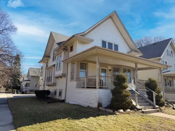 527 N Hartwell AVENUE, Waukesha, WI 53186