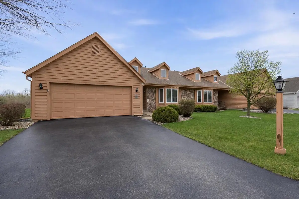 W180N9879 Riversbend CIRCLE W, Germantown, WI 53022 - #1