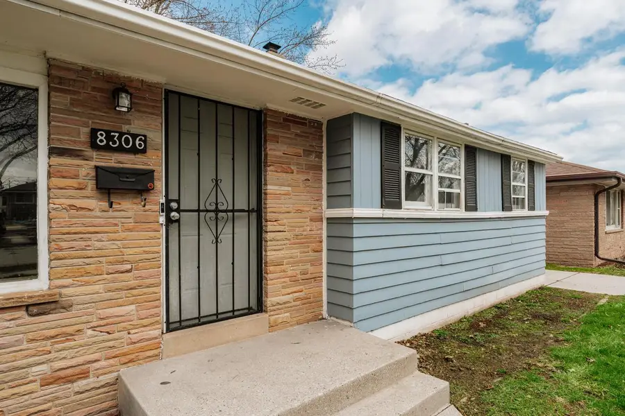 8306 W Ruby AVENUE, Milwaukee, WI 53218 - #3