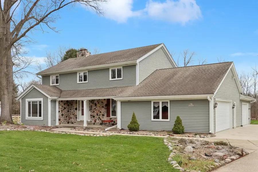 N61W29595 S Woodfield ROAD, Hartland, WI 53029 - #2