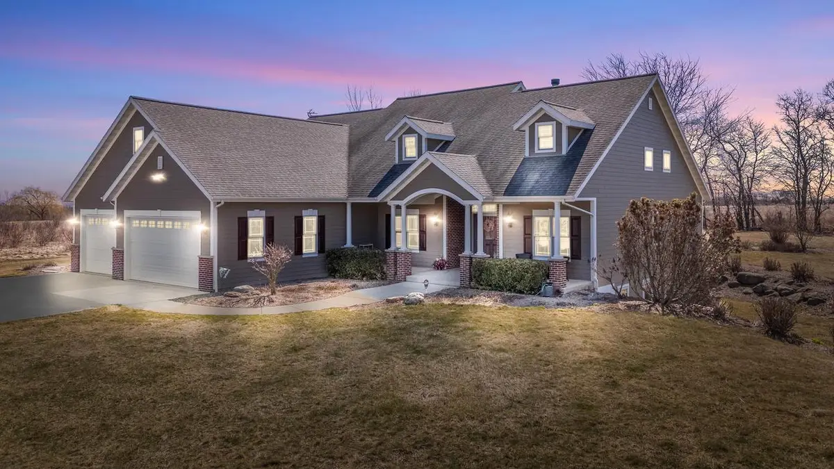 631 E Cedar AVENUE, Cedar Grove, WI 53013 - #1