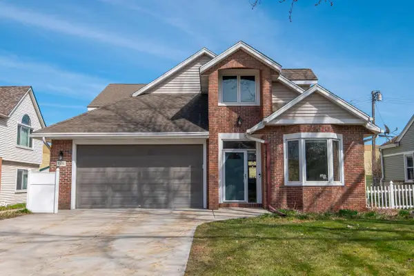 2132 N 113th STREET, Wauwatosa, WI 53226