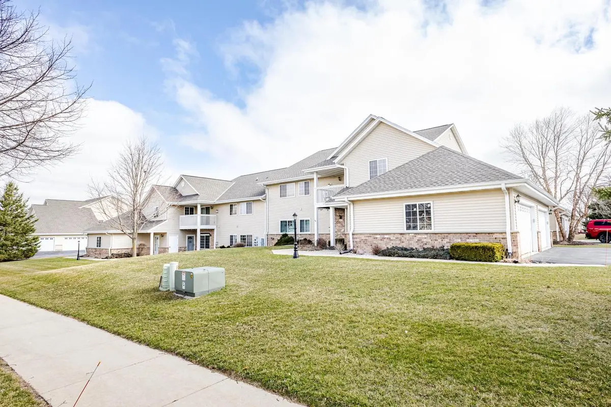W197N17110 Stonewall DRIVE, Jackson, WI 53037 - #1