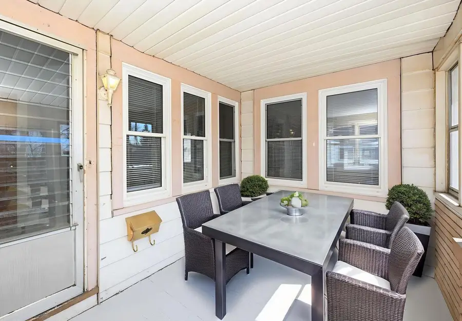 7702 W Lorraine PLACE, Milwaukee, WI 53222 - #2