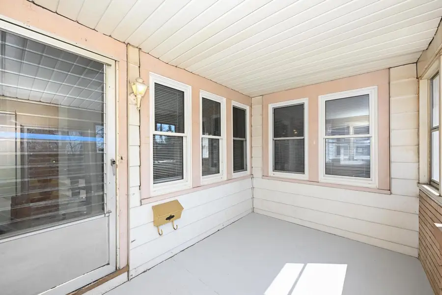 7702 W Lorraine PLACE, Milwaukee, WI 53222 - #3