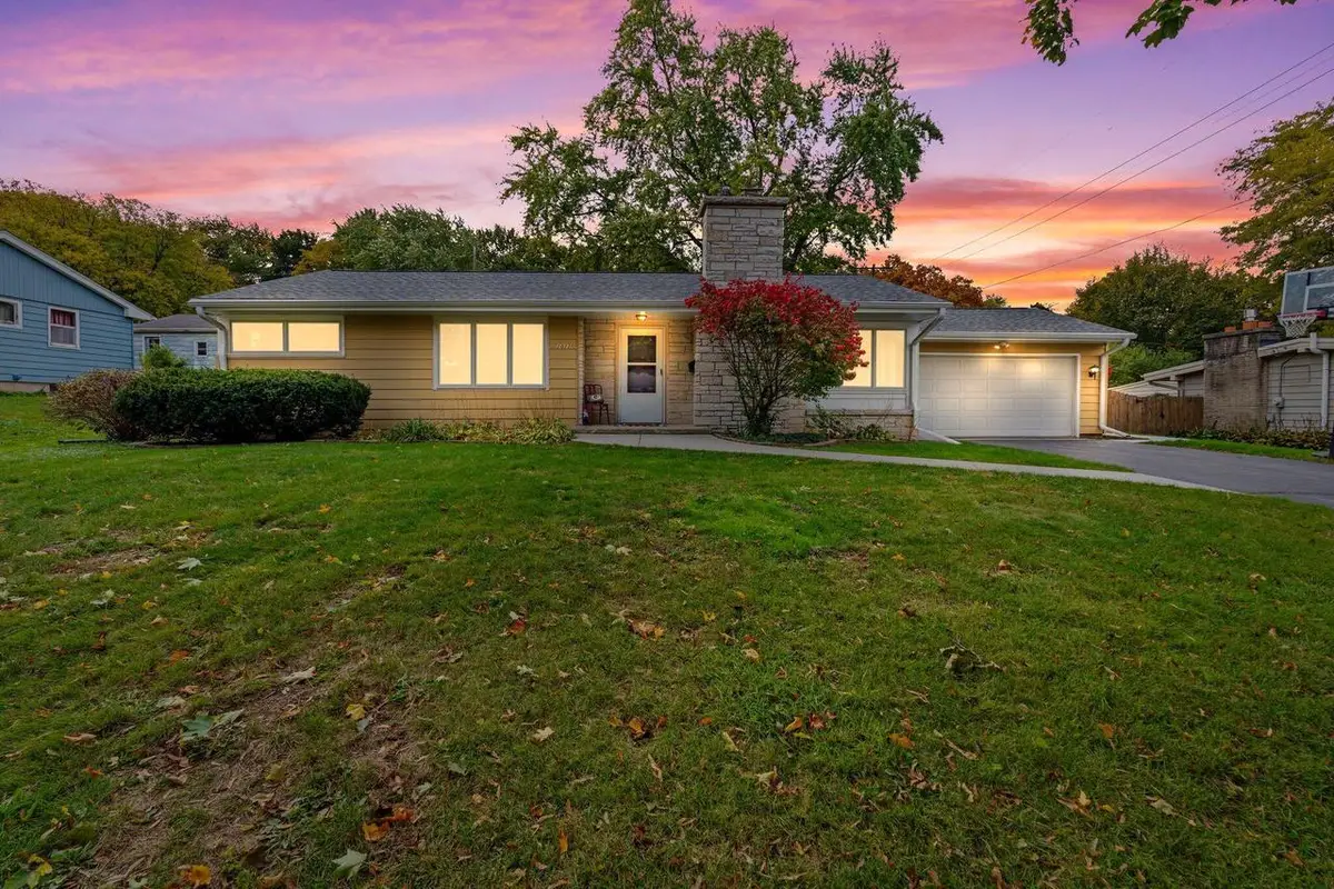 1011 E Wabash AVENUE, Waukesha, WI 53186 - #1