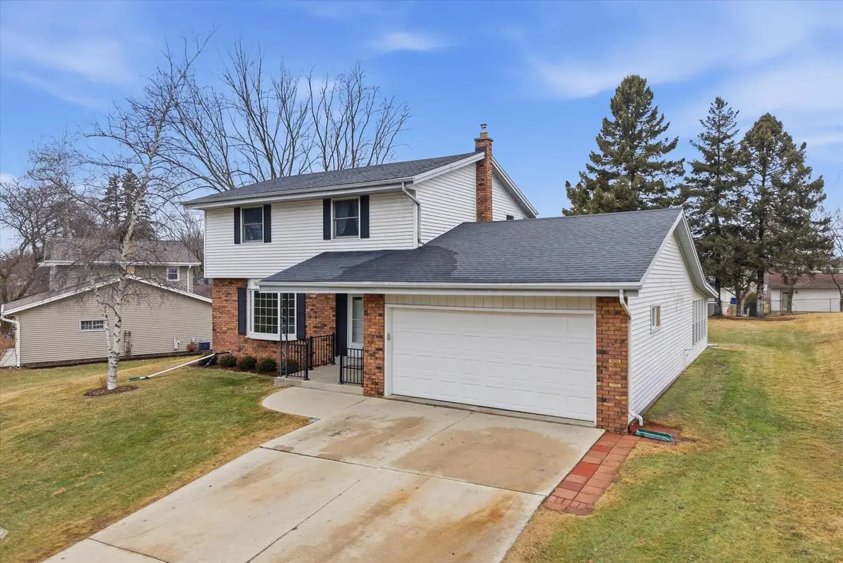 424 E Norport DRIVE, Port Washington, WI 53074 - #1