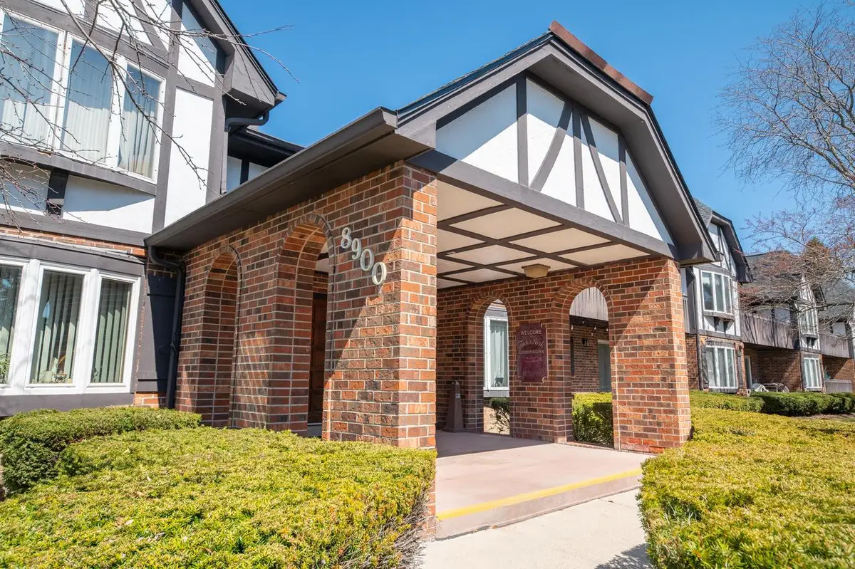 8900 N Park Plaza COURT #211, Brown Deer, WI 53223 - #1