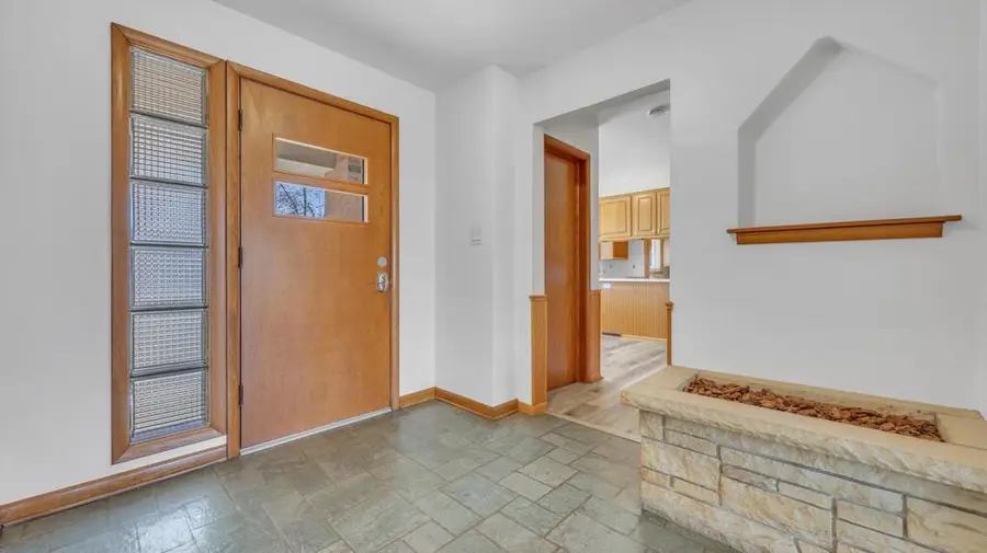 2420 Mayflower AVENUE, Sheboygan, WI 53083 - #2