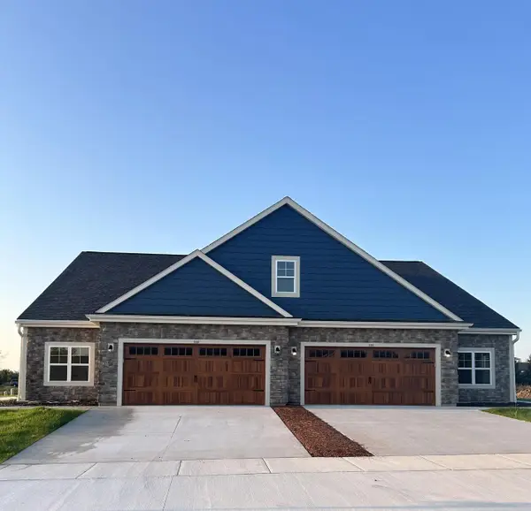 523 Firefly TRAIL #1, Hartford, WI 53027