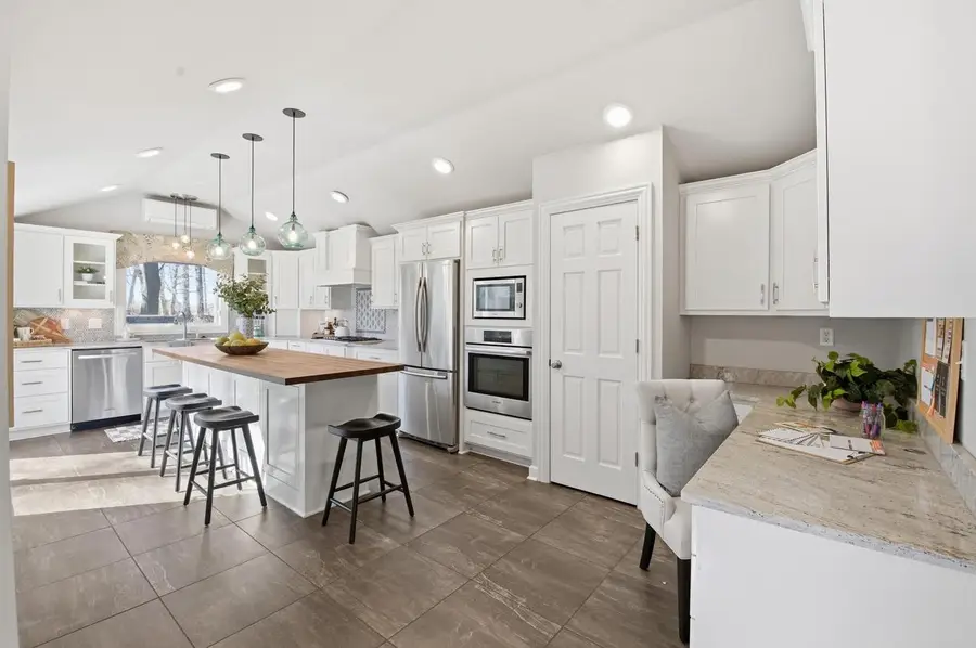 N60W38457 Blackhawk DRIVE, Oconomowoc, WI 53066 - #2