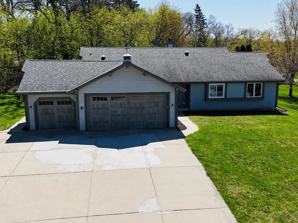 N29W26677 Peterson DRIVE, Pewaukee, WI 53072 - #1