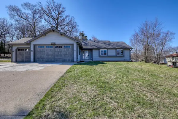 n29w26677 Peterson DRIVE, Pewaukee, WI 53072