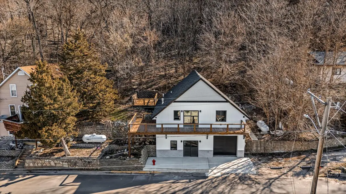 180 S Hill STREET, Fountain City, WI 54629 - #1