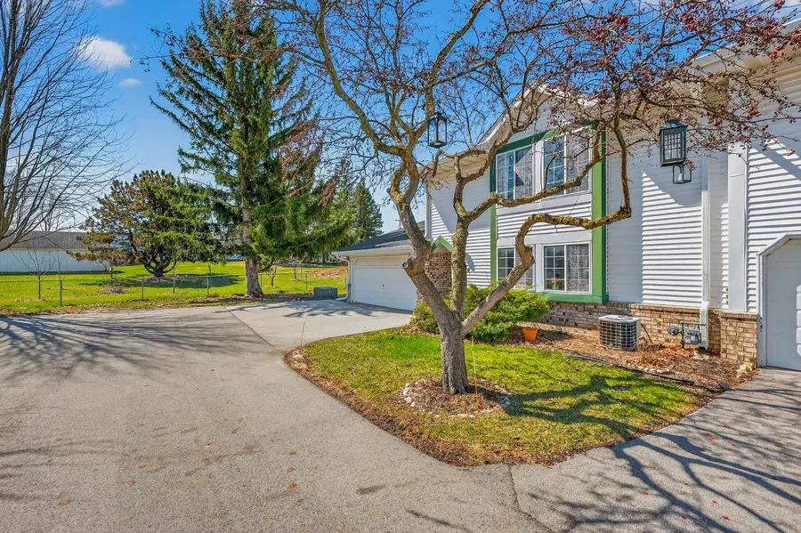 N74W23475 Water Tower COURT #E2, Sussex, WI 53089 - #2