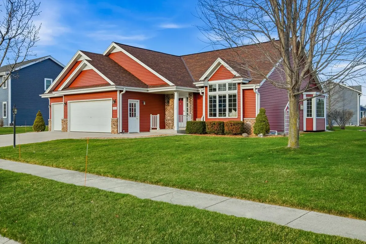 1001 Spring Waters DRIVE, Oconomowoc, WI 53066 - #1