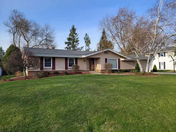 13600 W Forest Knoll DRIVE, New Berlin, WI 53151
