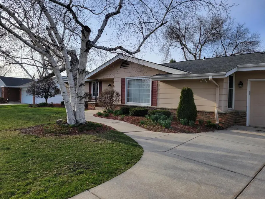 13600 W Forest Knoll DRIVE, New Berlin, WI 53151 - #2