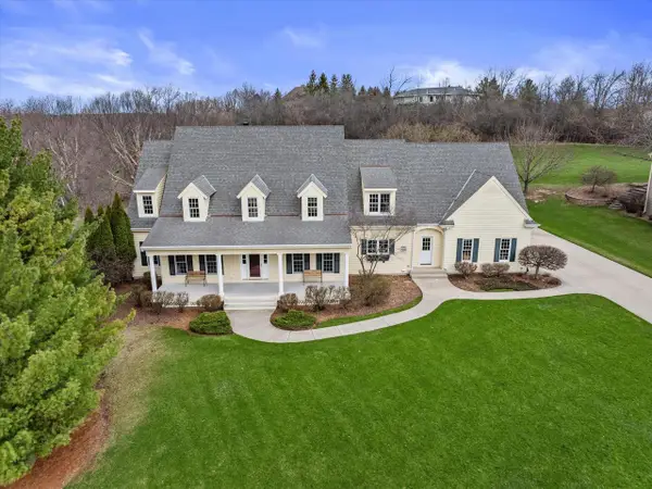 W282N4331 Somerset LANE, Pewaukee, WI 53072