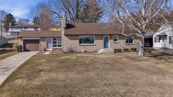 337 Lake DRIVE, Random Lake, WI 53075