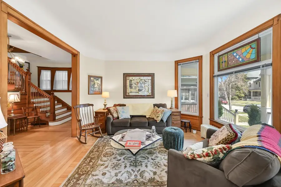 2735 N Farwell AVENUE, Milwaukee, WI 53211 - #2