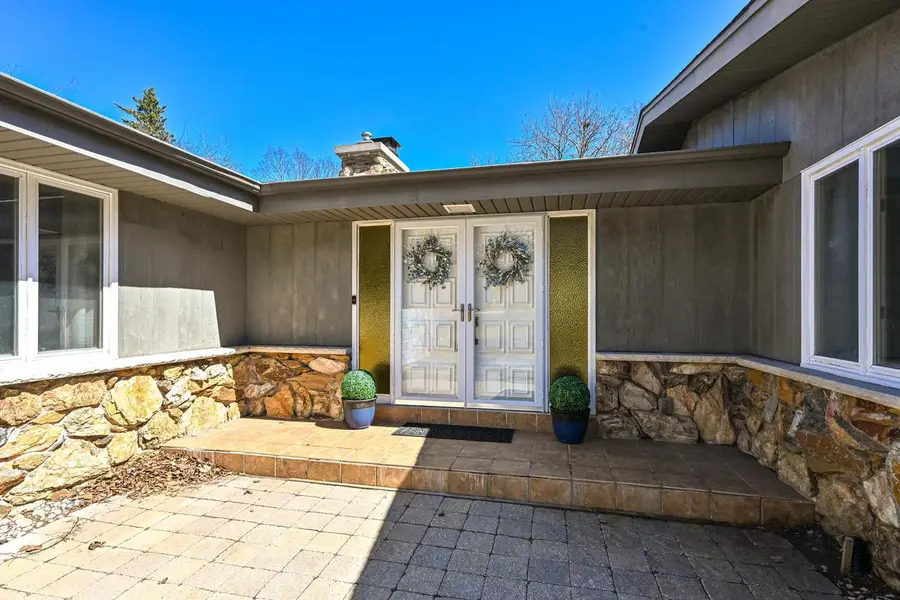 2138 Edgewood DRIVE, Grafton, WI 53024 - #2