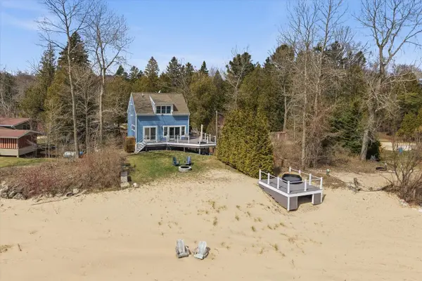 W1465 Idlewood COURT, Oostburg, WI 53070