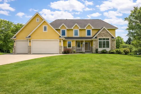 N72W23113 Waterbury COURT, Sussex, WI 53089