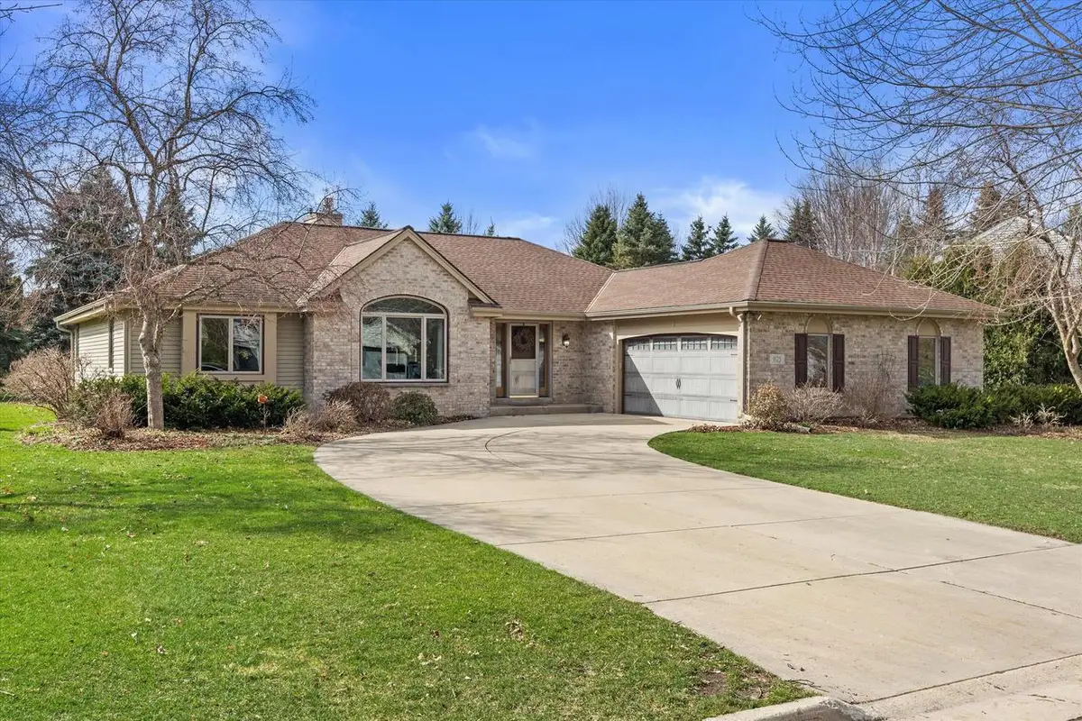 925 Greenway TERRACE, Hartland, WI 53029 - #1