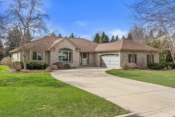 925 Greenway TERRACE, Hartland, WI 53029