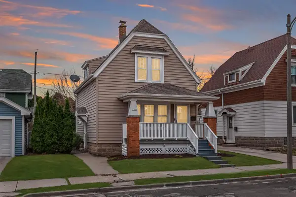 2323 E Falling Heath PLACE, Milwaukee, WI 53207