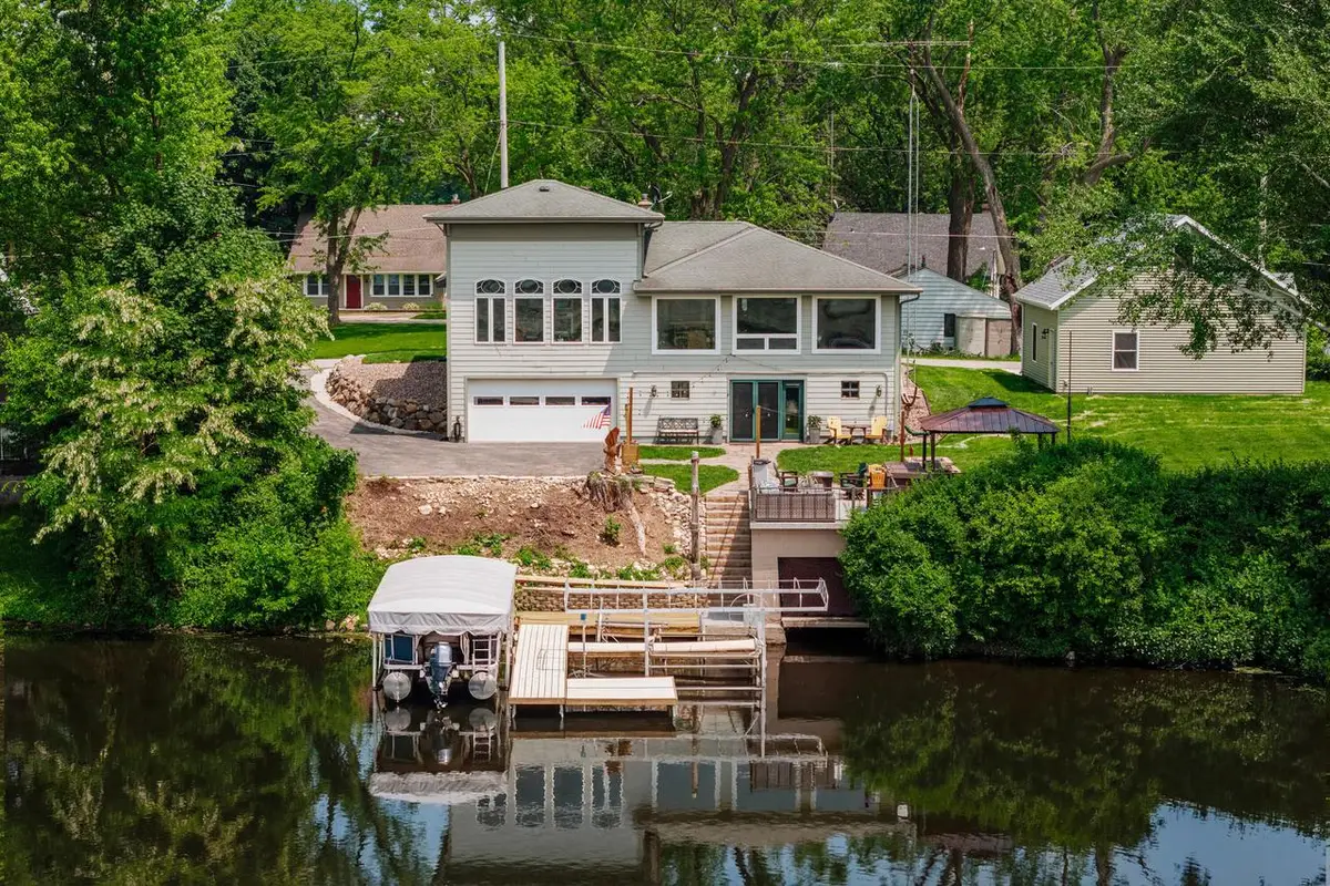 5420 W Peninsula DRIVE, Waterford, WI 53185 - #1