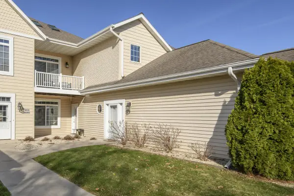 W397N5883 Autumn Woods DRIVE, Oconomowoc, WI 53066